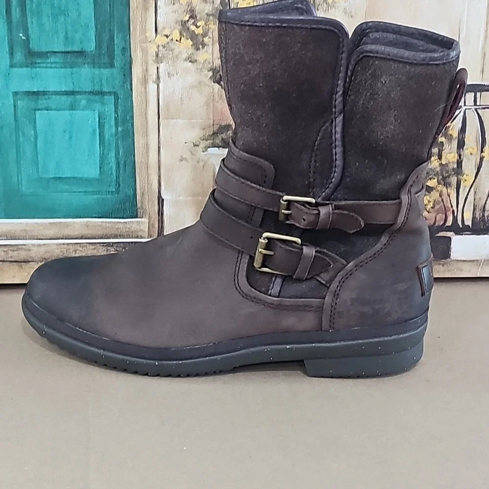 UGG Simmens‎ Winter Boots Women's Size 10 Brown Leather Waterproof Buckle Strap